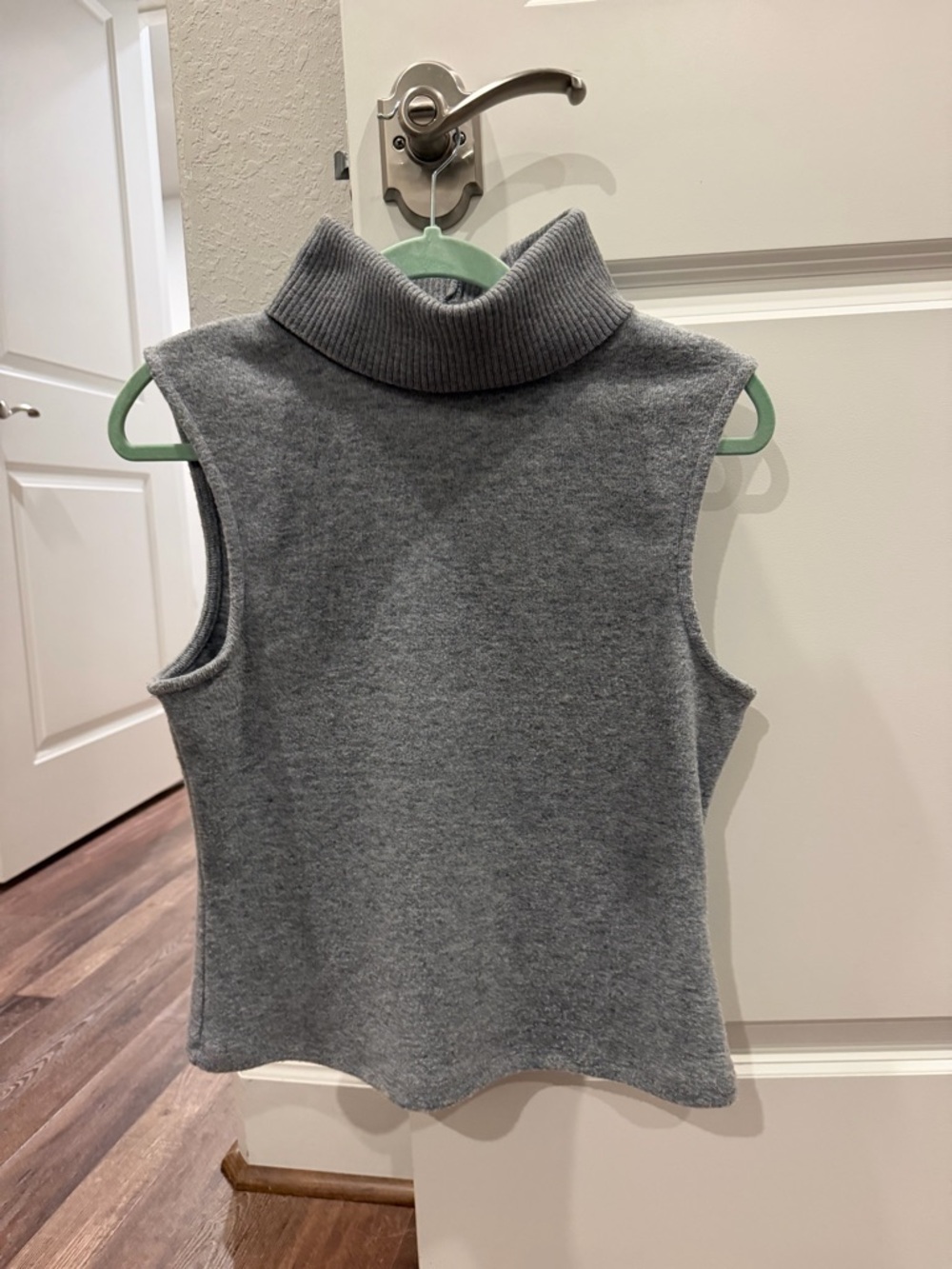 Astr Sleeveless Turtleneck Sweater Top - Heather Gray